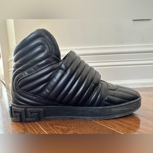 Black leather Versace sneakers - Picture 3 of 14